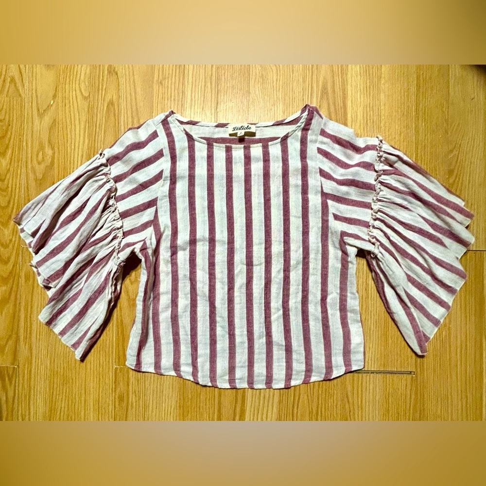 🏷️🏷️Ladies small vertical striped 3/4 bell sleeved top blush pink/greyish white